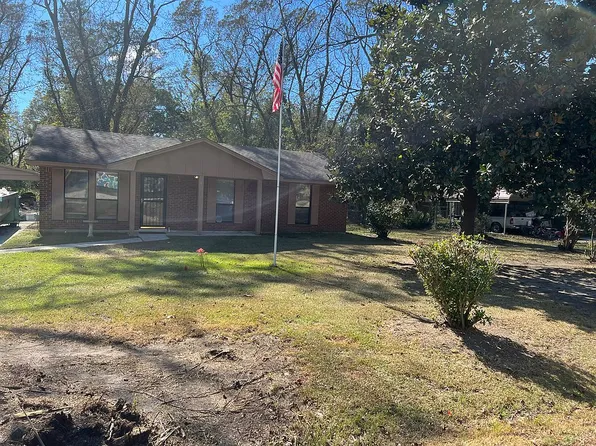 137 Mallory Ln, Elmore, AL 36025