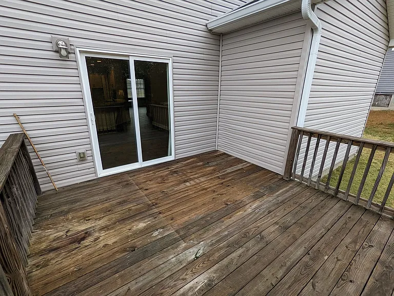 1895 Sheffield Ln — Photo 3