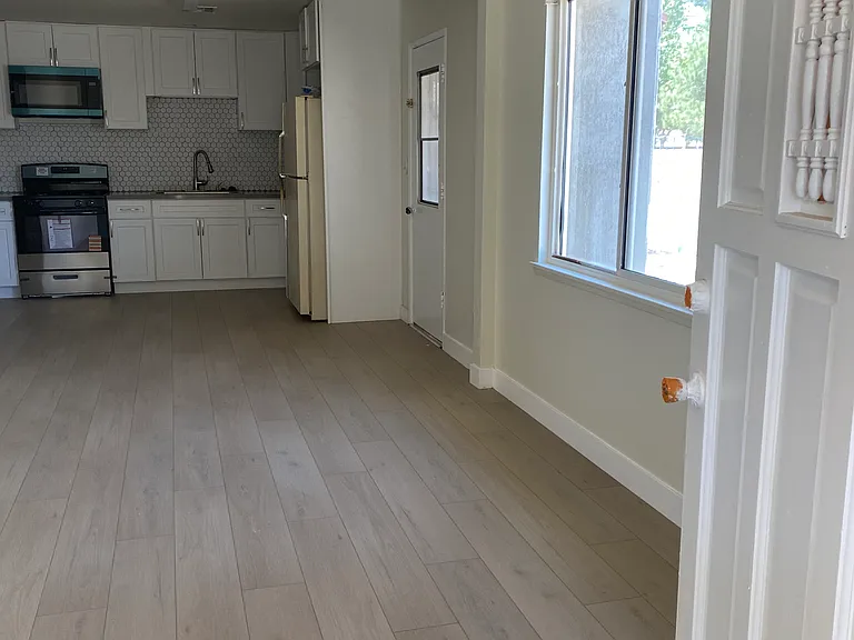 1223 W Avenue H12 — Photo 5