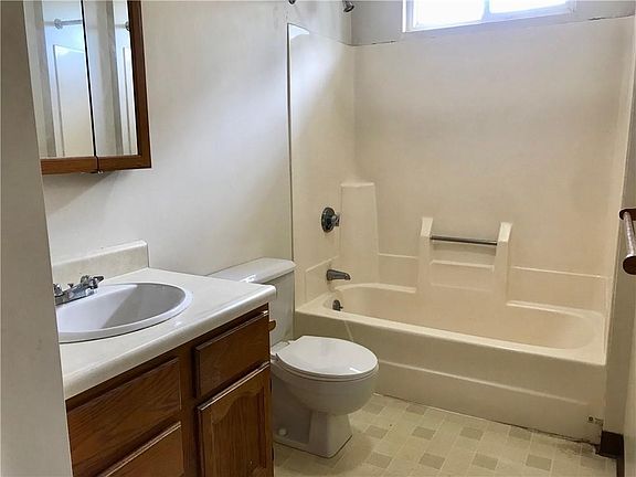 5th image of 50 Mowry Ave #1