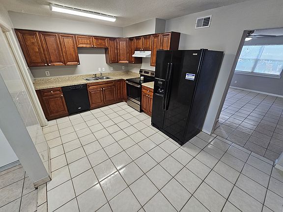 4th image of 3420 Dryer Ave APT A