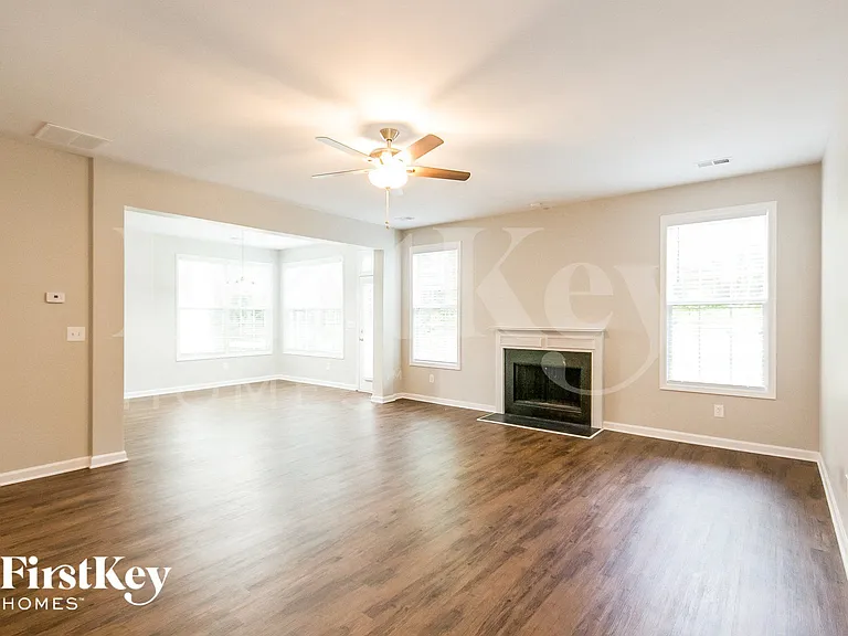 5779 Chatham Cir — Photo 2