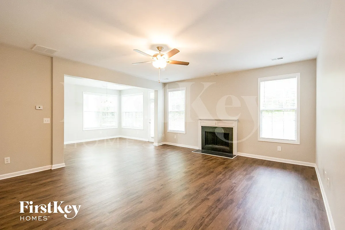 Building Photo - 5779 Chatham Cir