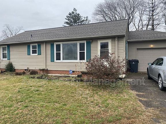 2nd image of 2209 Adair Dr