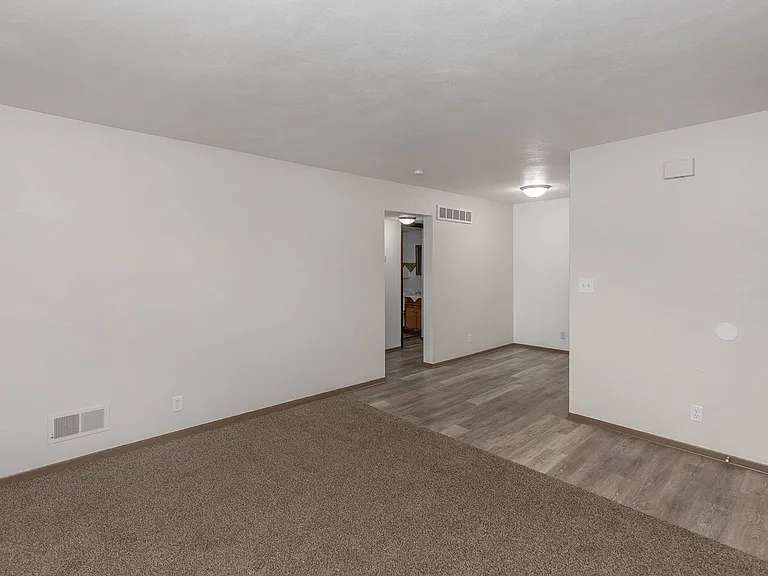 2415 Jebens Ave — Photo 7