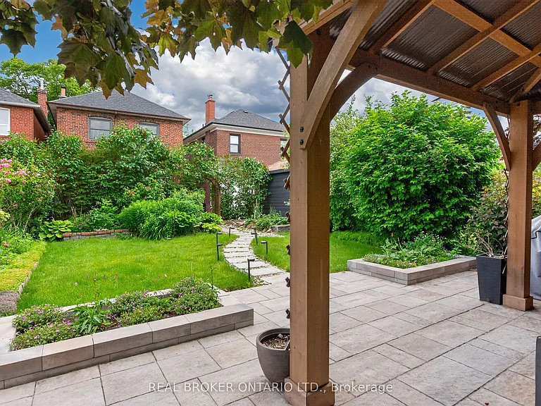 14 Mortimer Ave — Photo 37