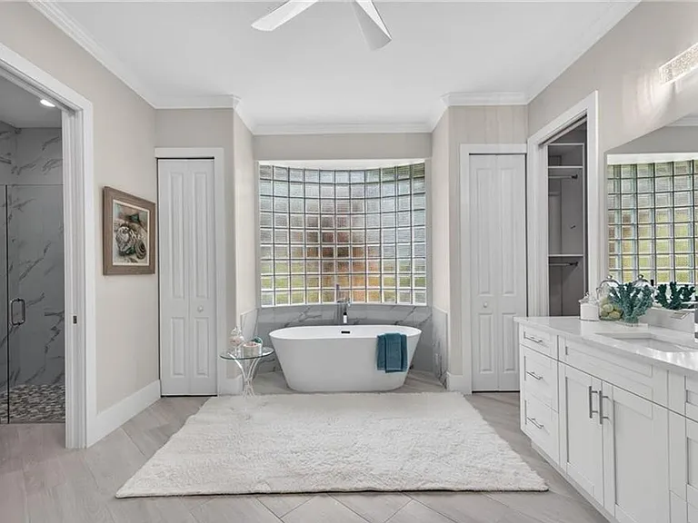 6461 Livingston Woods Ln — Photo 16