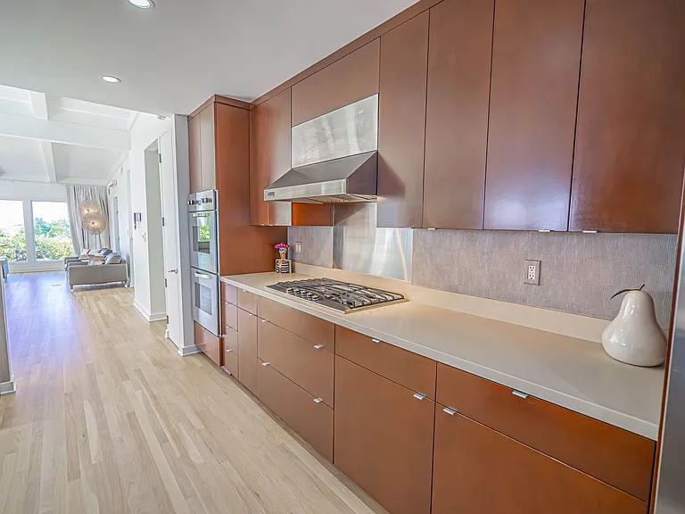 8641 Metz Pl — Photo 16