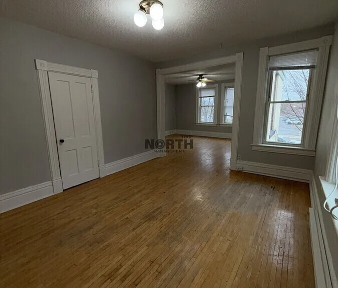 303 6th Ave W #4 — Photo 7