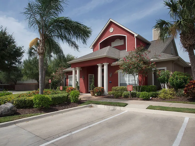 Rincon Apartments — Photo 15