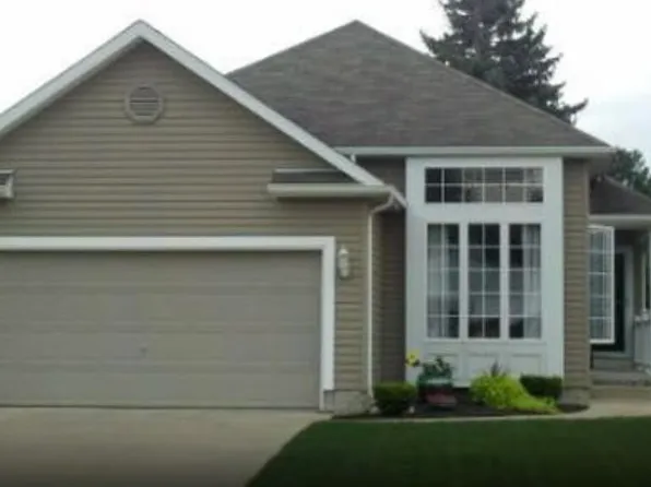 612 E Maple St, North Canton, OH 44720