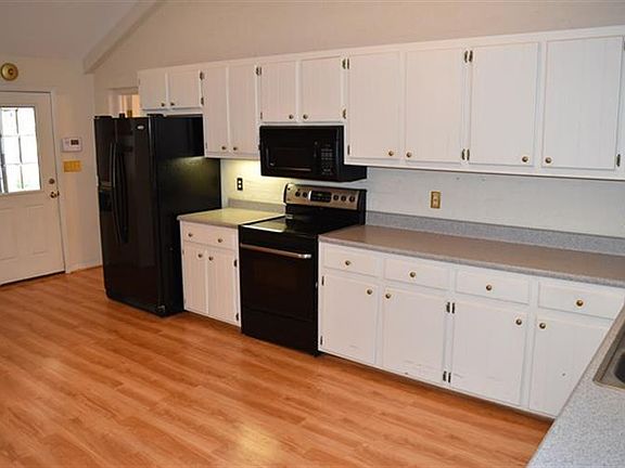 2nd image of 121 Kensington Dr