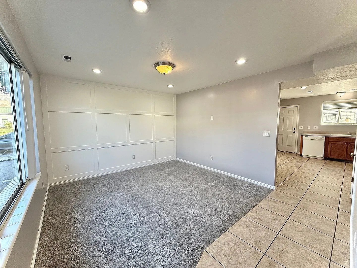 3 Bedroom Layton Townhome Available December 1 — Photo 2