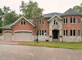 201 W Hillside Ave, Barrington, IL 60010