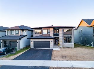 28 Dun Skipper Dr, Ottawa, ON K1X 0J3