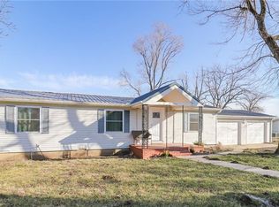 201 E Pine St, Chilhowee, MO 64733
