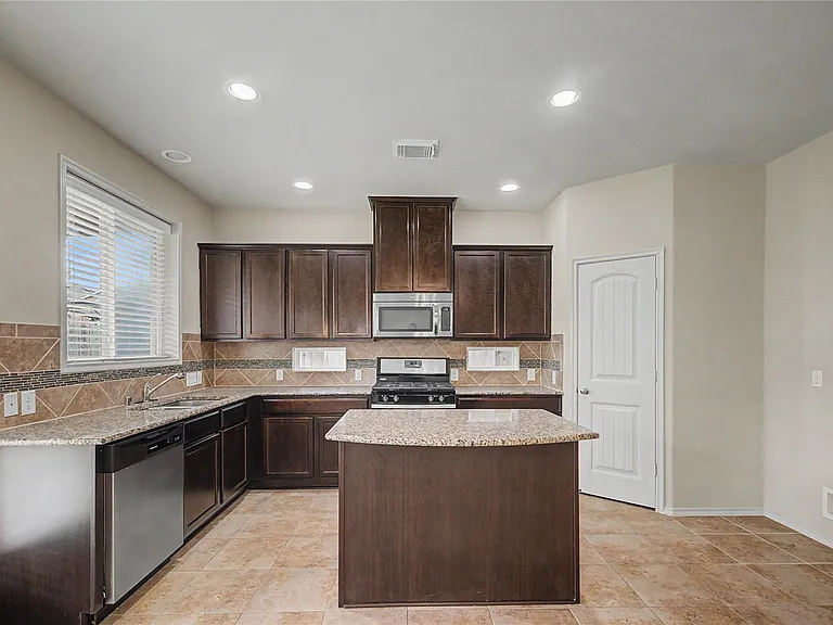 18319 Amalfi Coast Dr — Photo 16