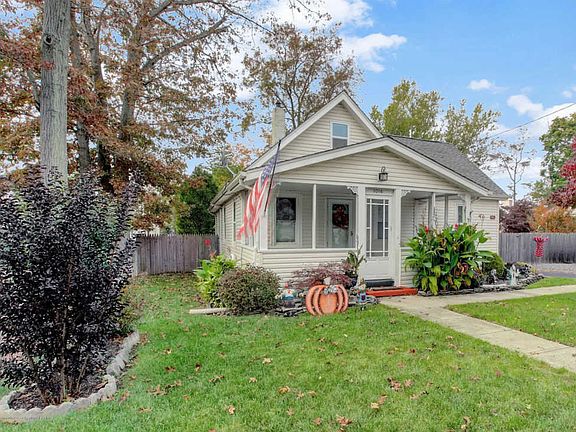 2nd image of 1016 Beachwood Blvd