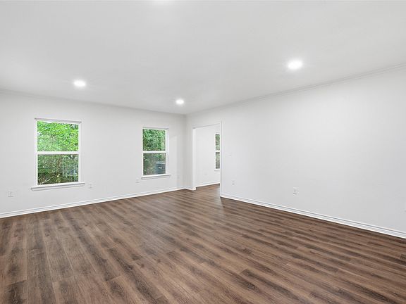 3rd image of 3227 Proctor Ave