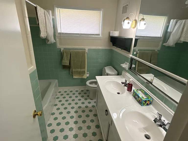 Hall bathroom, for front and middle bedrooms.