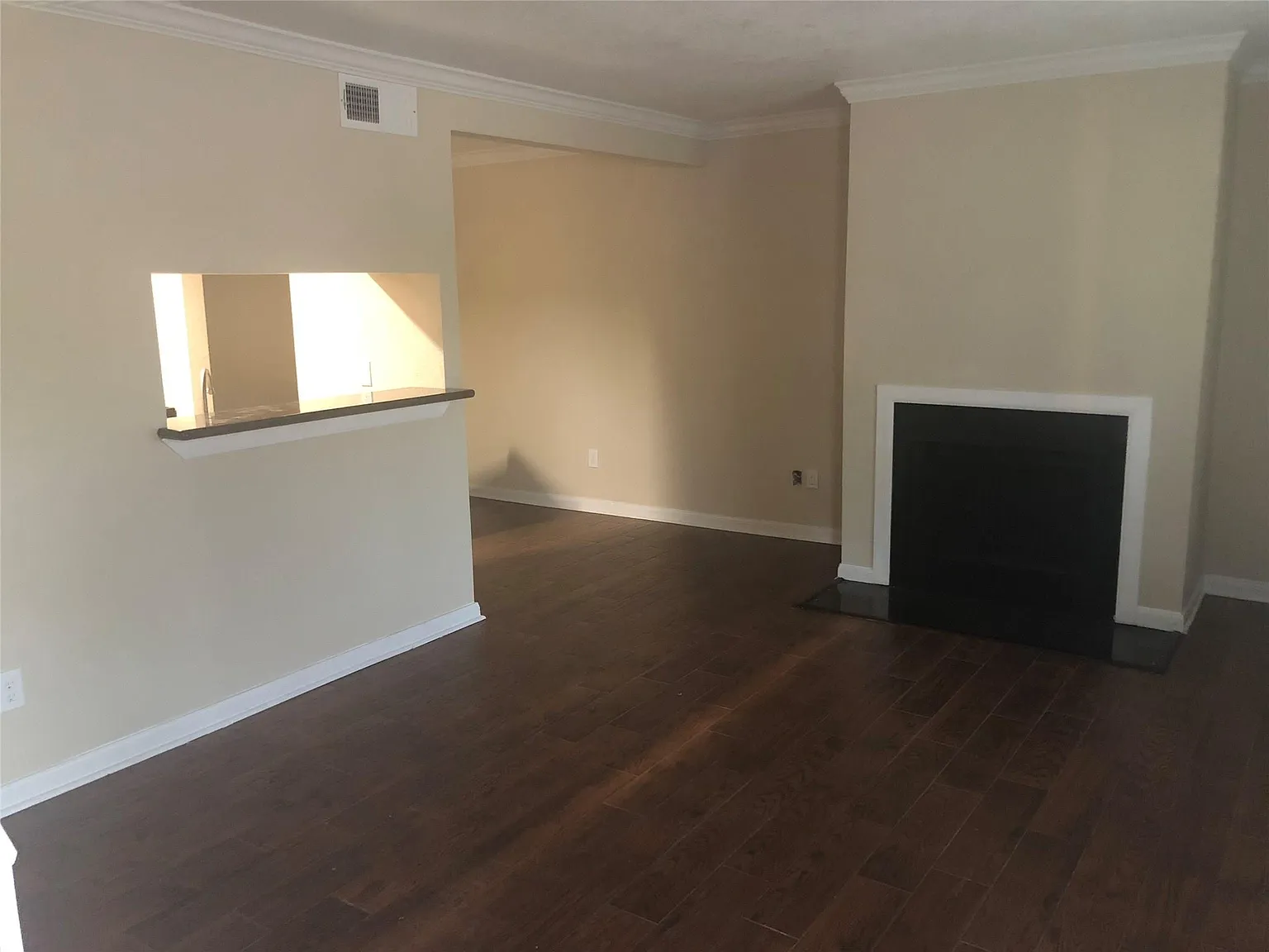 2 bed, 2.0 bath, 1070 sqft, $1,350 — Photo 2