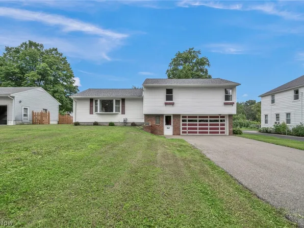 131 Yunker Ct, Elyria, OH 44035