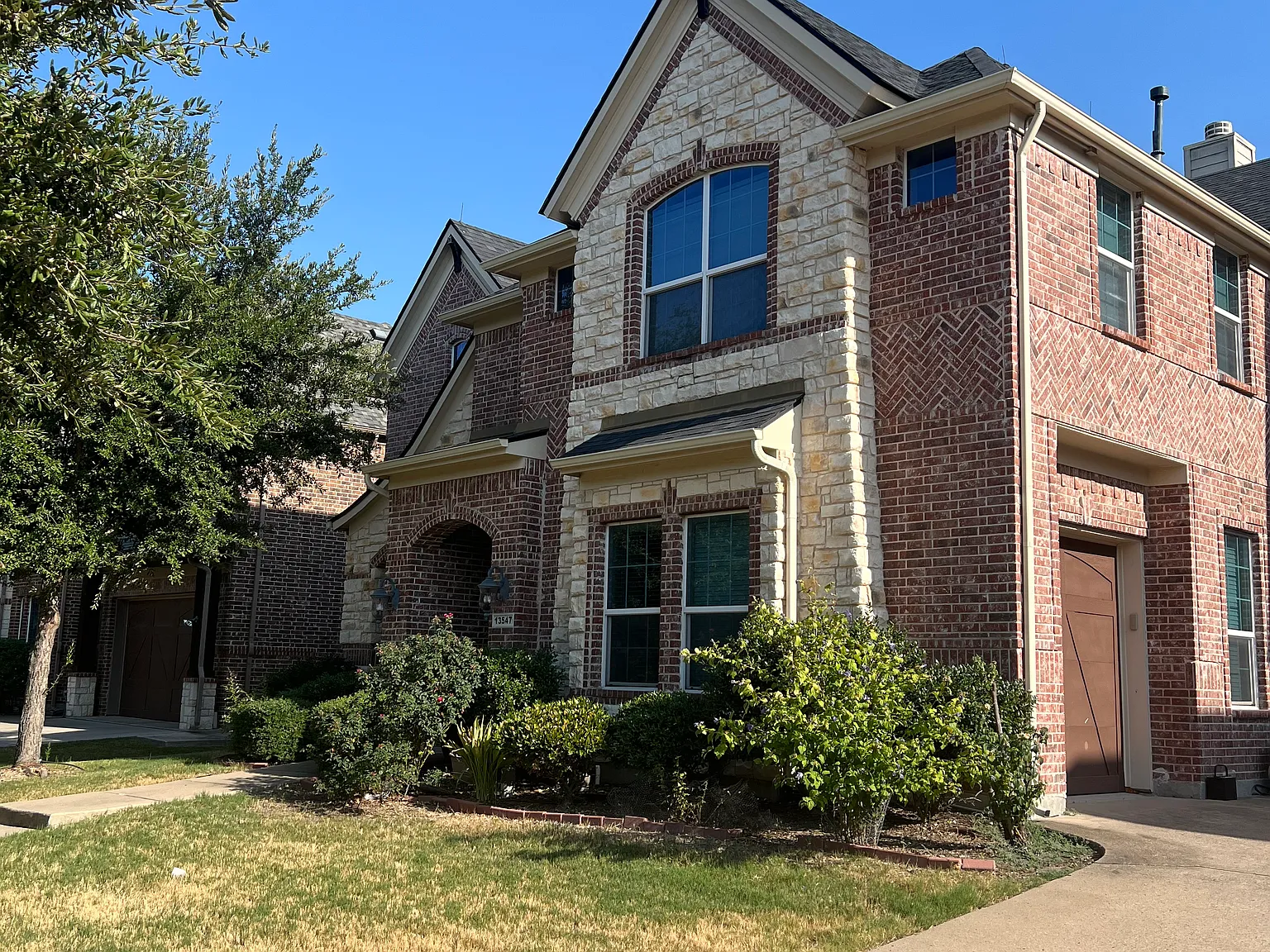 5 bed, 5.5 bath, 4350 sqft, $4,295 — Photo 2