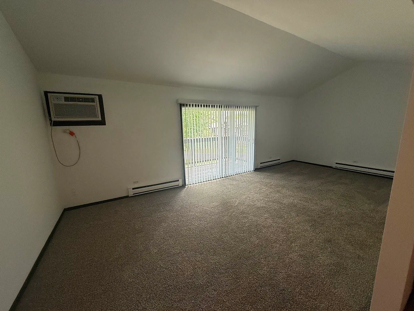2 bed, 900 sqft, $1,600 — Photo 4