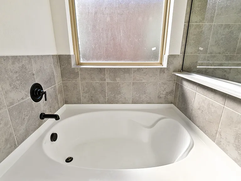 4208 Wood River Trl — Photo 33