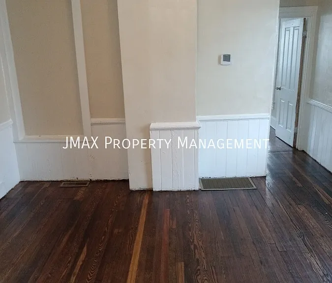 502 Rutherford Ave NW — Photo 5