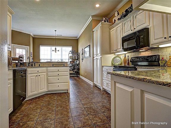 5th image of 4003 W Lyndale Dr