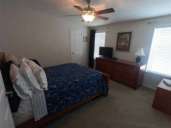 Master BR w/walk-in closet