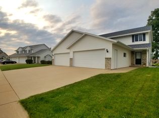 2032 Autumn Ln #2032, Kaukauna, WI 54130