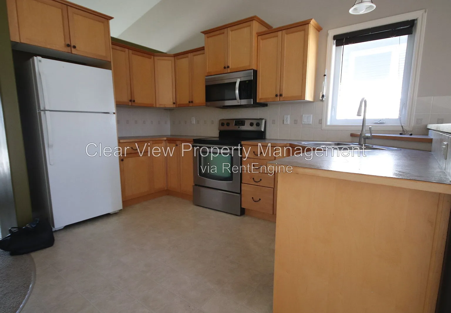4 bed, 2.0 bath, 1300 sqft, $1,999 — Photo 4