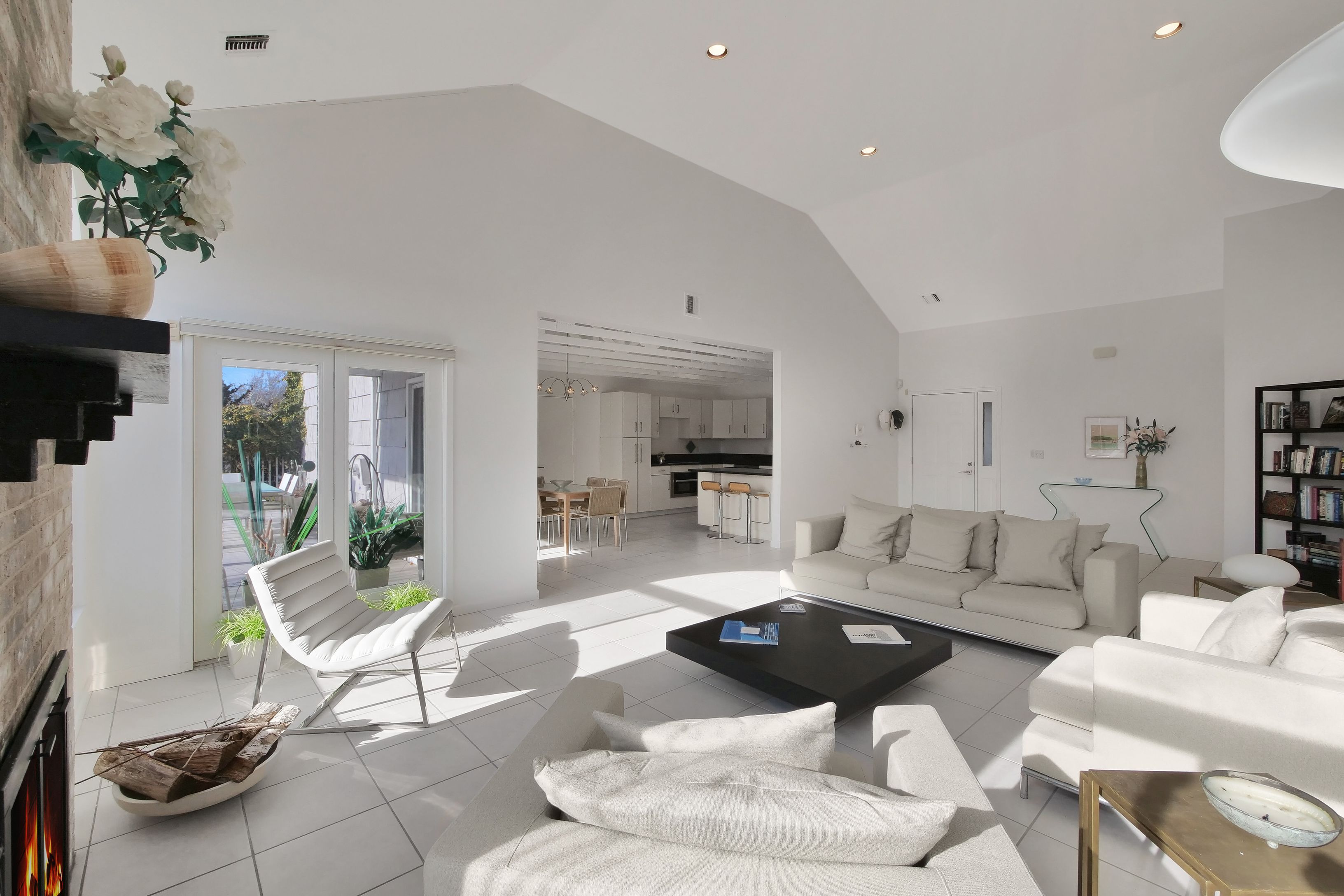 85 Saint Andrews Cir, Southampton, NY 11968 Out East