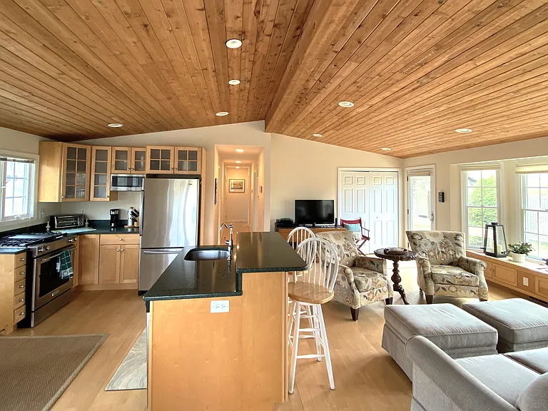 50 E Lake Dr — Photo 8