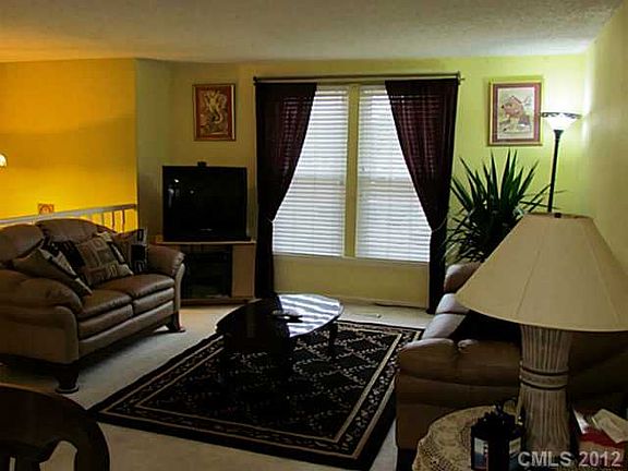 3rd image of 8535 Glenway Ct