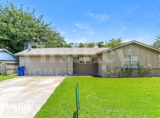 220 NE Moody St, Burleson, TX 76028