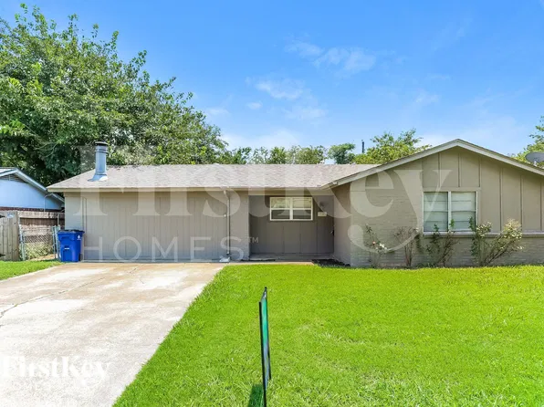 220 NE Moody St, Burleson, TX 76028
