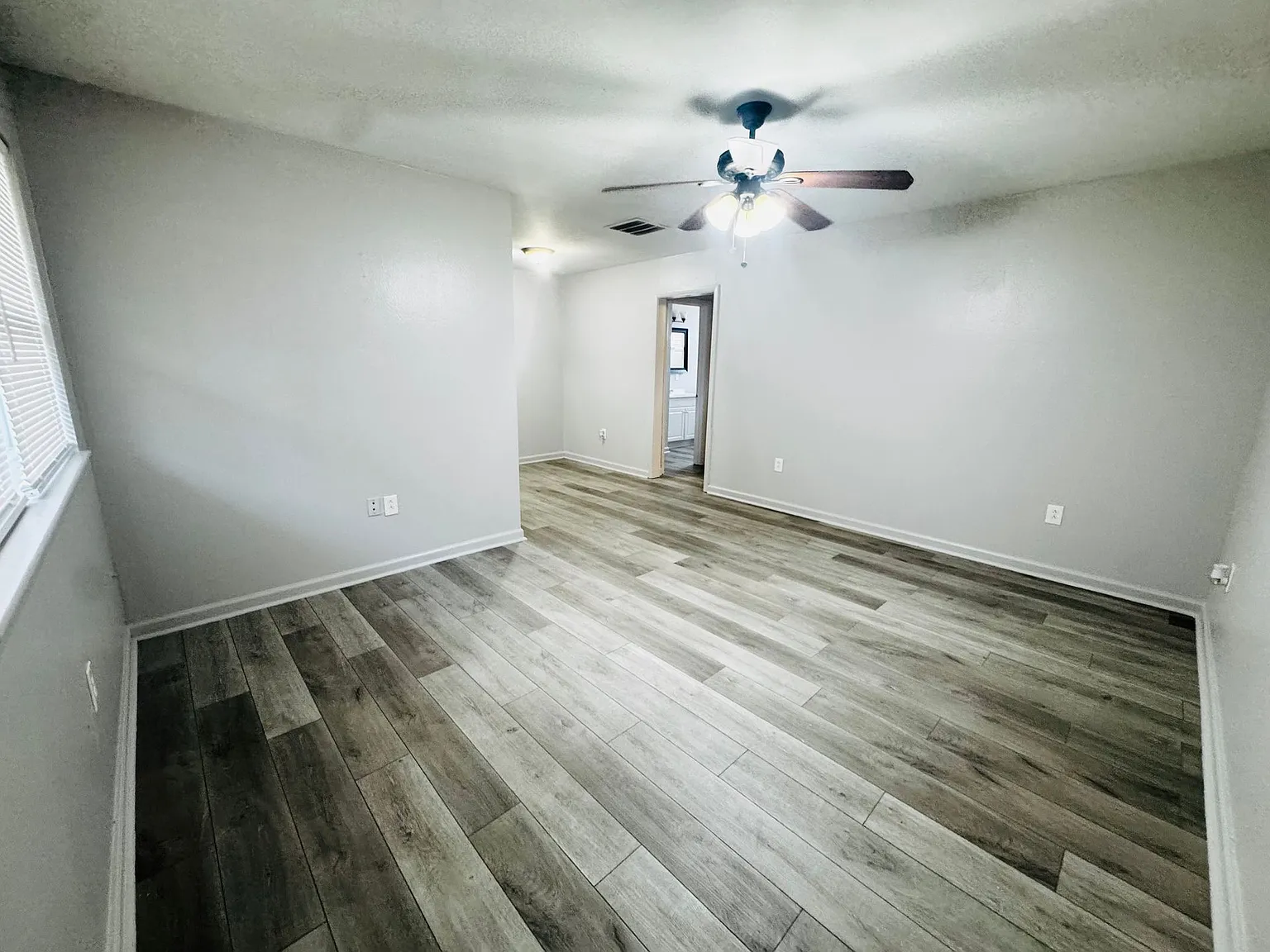 Stadiums Edge Apartments (1 Bed/1 Bath) — Photo 4