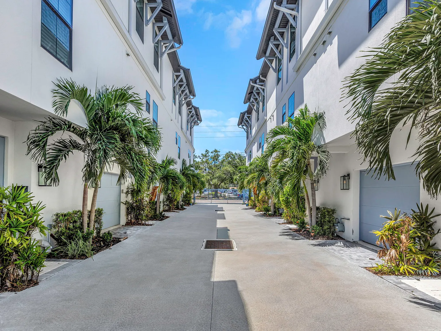 3 bed, 1695 sqft, $5,000 — Photo 1
