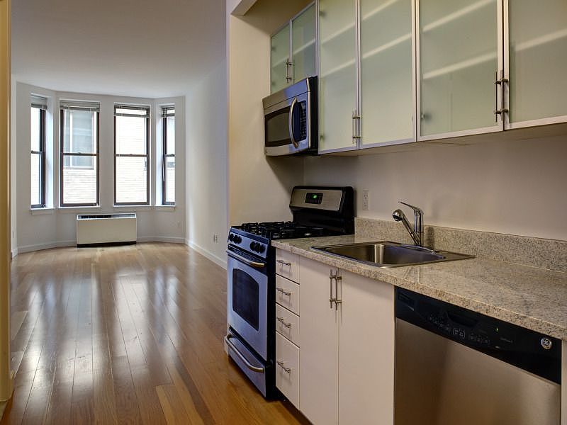 1st image of 37 Wall St APT 24G
