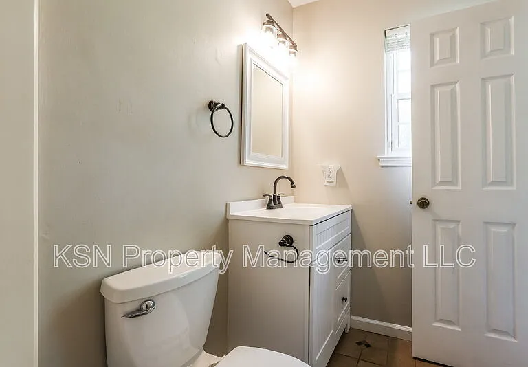 503 W Tietgen St — Photo 11
