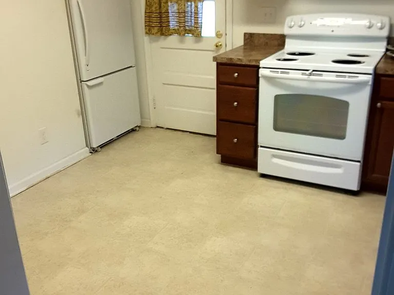 211 Hubbard Ln — Photo 3