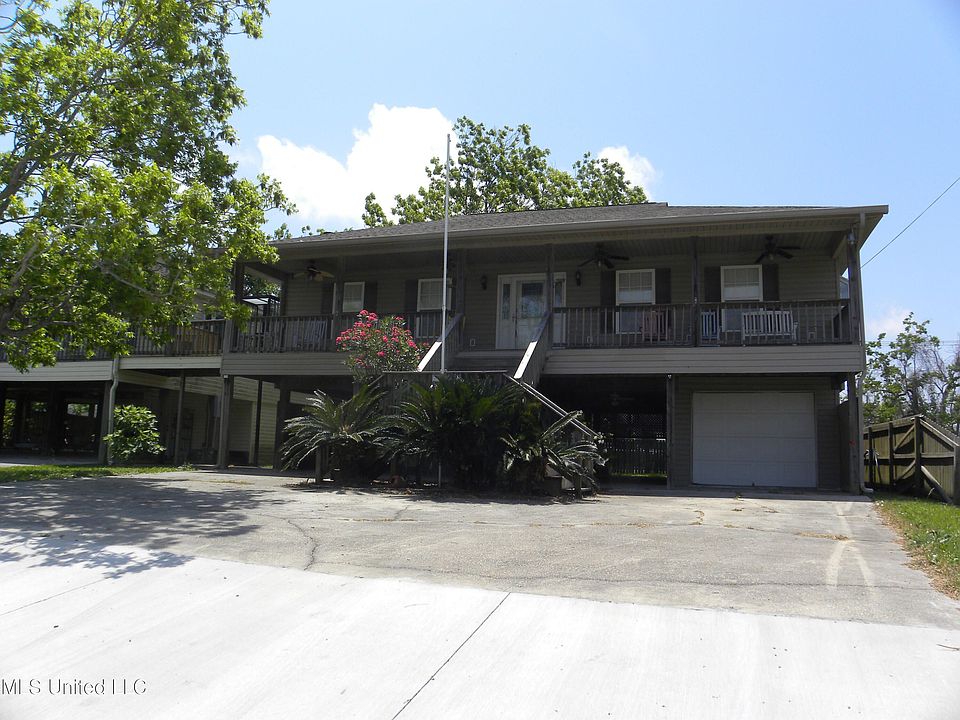1st image of 215 Wisteria Ln