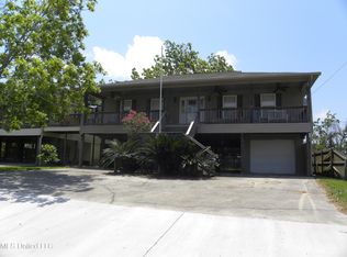 215 Wisteria Ln, Biloxi, MS 39530