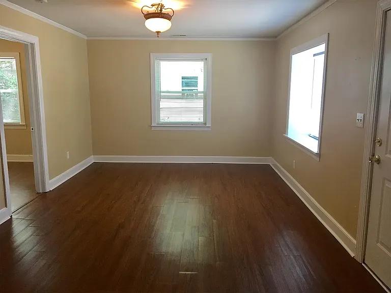 24 Prancer Ave — Photo 3