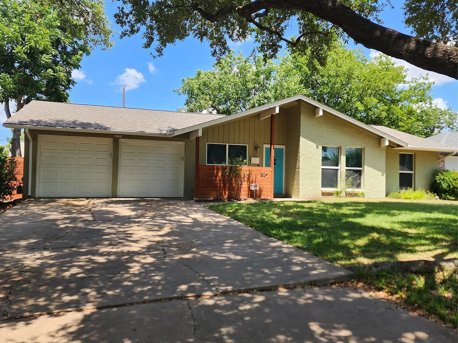 3 bed, 2.0 bath, 1880 sqft, $3,250 — Photo 2