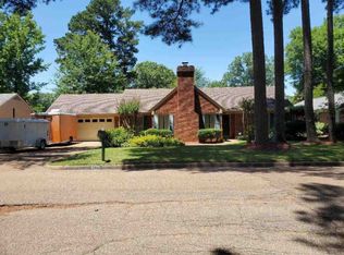 6225 Northlake Cir, Jackson, MS 39211