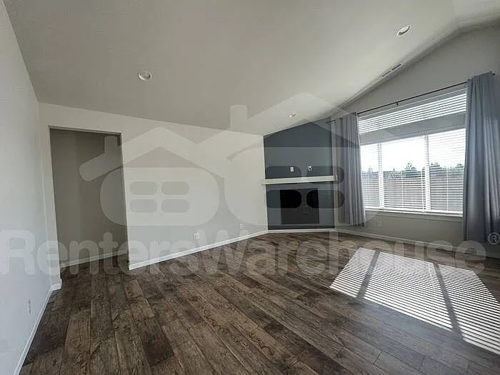 2711 Fiddleback St NE — Photo 3
